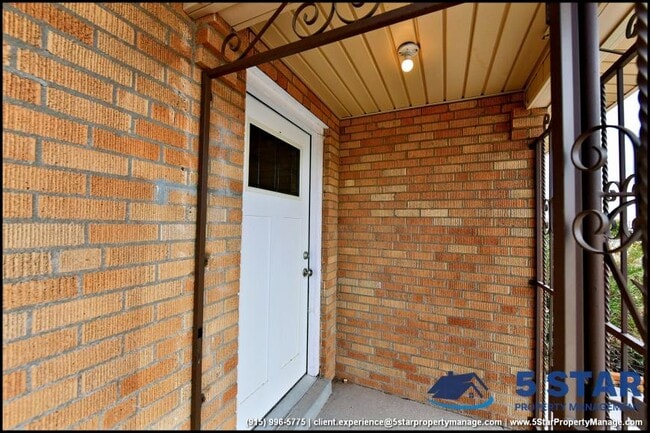 Building Photo - 3 bedroom in El Paso TX 79930