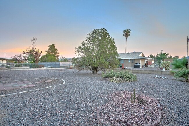 Building Photo - 9951 W Clair Dr