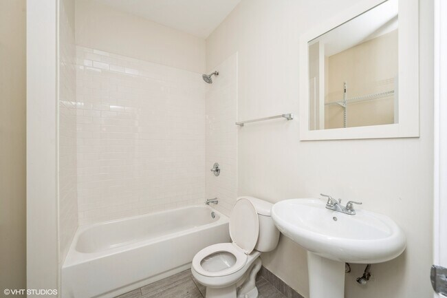 Building Photo - 5028 W Madison St