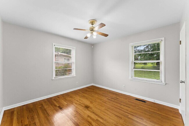 Building Photo - "Charming 3-Bedroom Retreat with Spacious Living in Murfreesboro!"