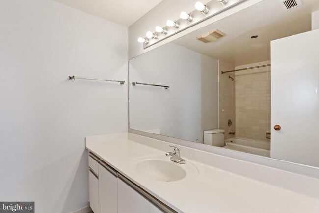 Building Photo - 1805 Crystal Dr