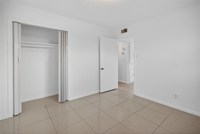 Building Photo - 1400 Braes Ridge Dr