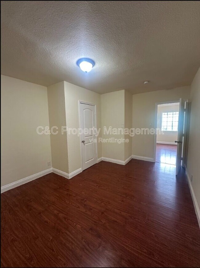 Building Photo - 1143 W 91st St