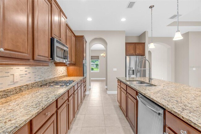 Building Photo - 903 Victoria Hills Dr S