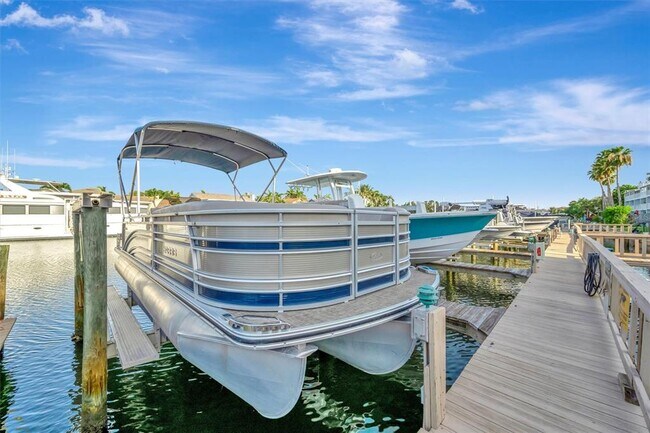 Building Photo - 745 Pinellas Bayway S