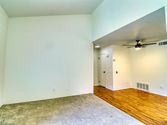 Building Photo - 291 E Mel Ave