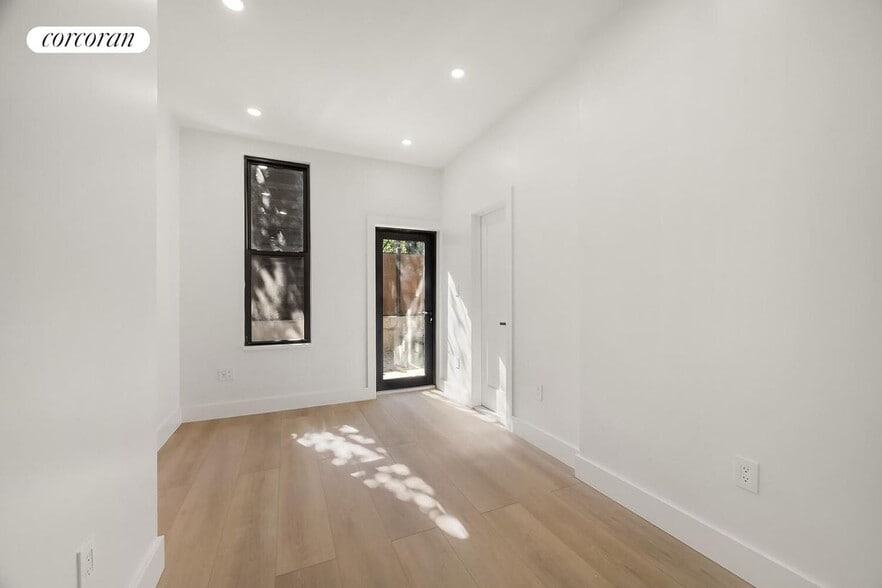 Building Photo - 266 Stagg St