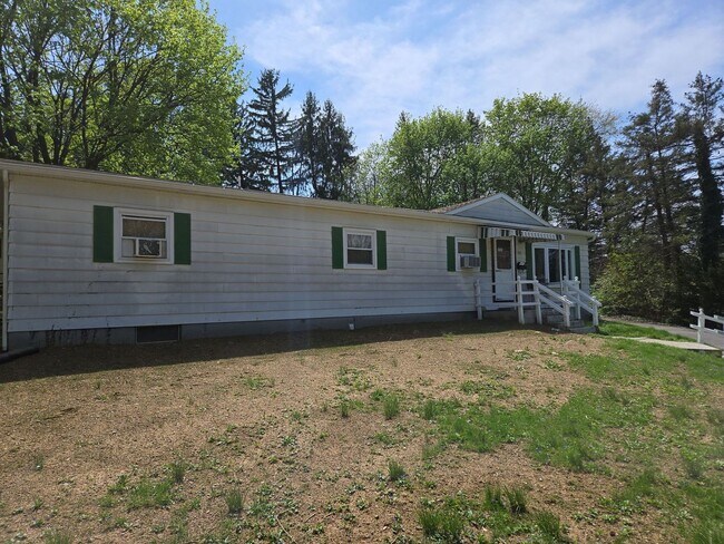 Building Photo - 3 Bed / 1.5 Bath Single-Family Home – Near Shippensburg Borough