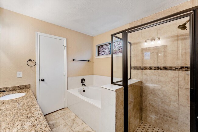 Building Photo - 5622 Village Park Dr