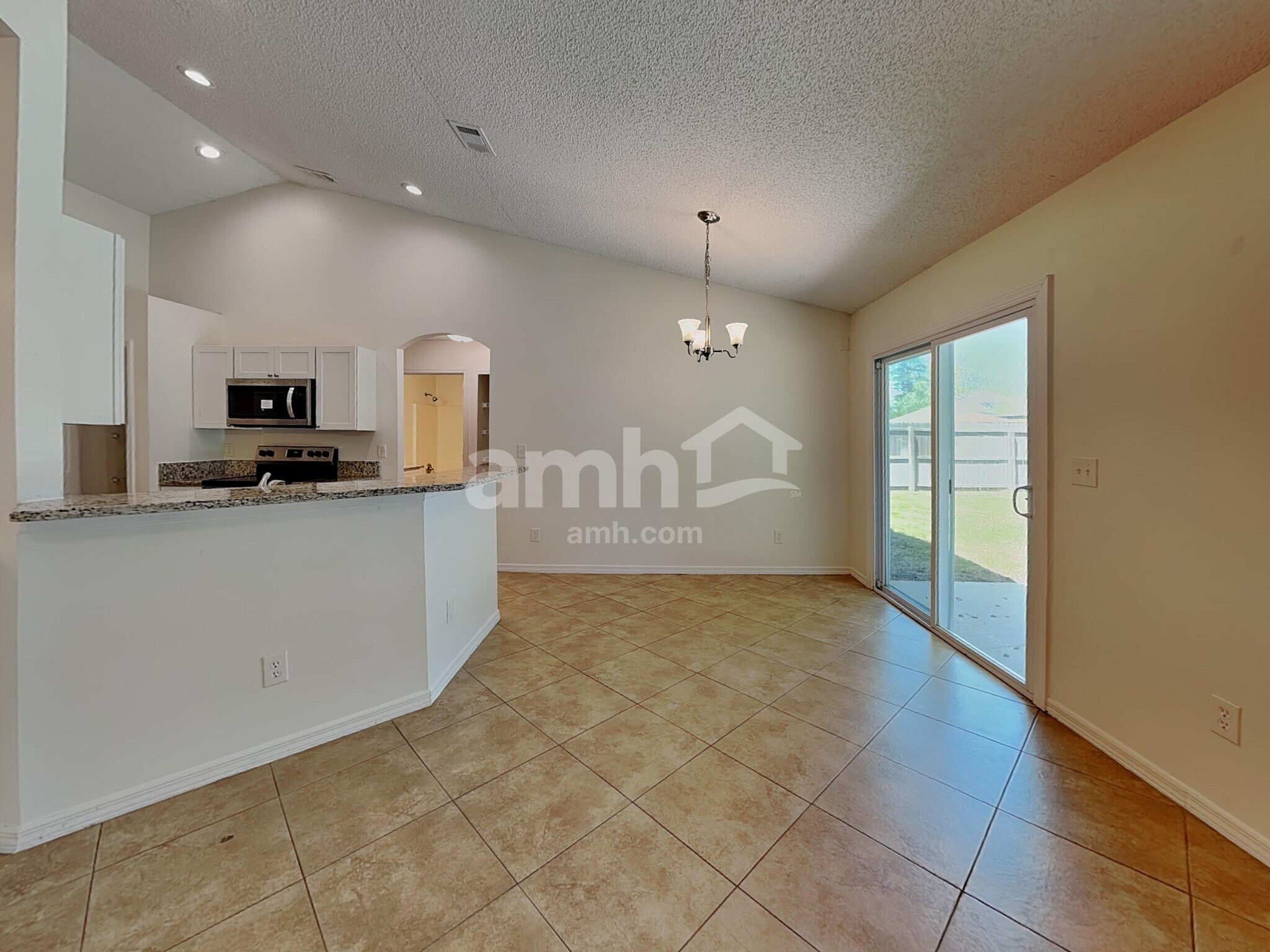 Building Photo - 2063 Forest Gate Dr W