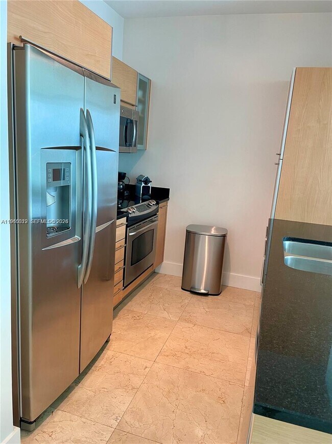 Building Photo - 950 Brickell Bay Dr