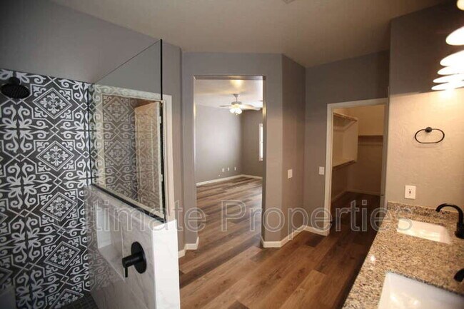 Building Photo - 8119 W Melinda Ln