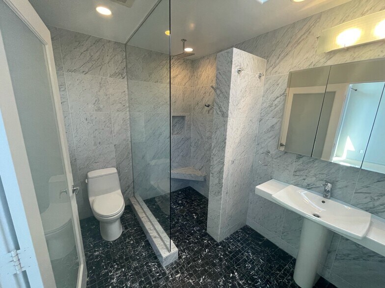 Building Photo - 4723 La Villa Marina Ln