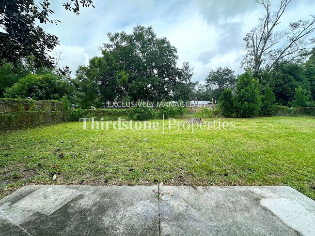 Building Photo - 455 W Clermont Dr
