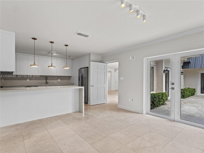 Building Photo - 651 S Mashta Dr