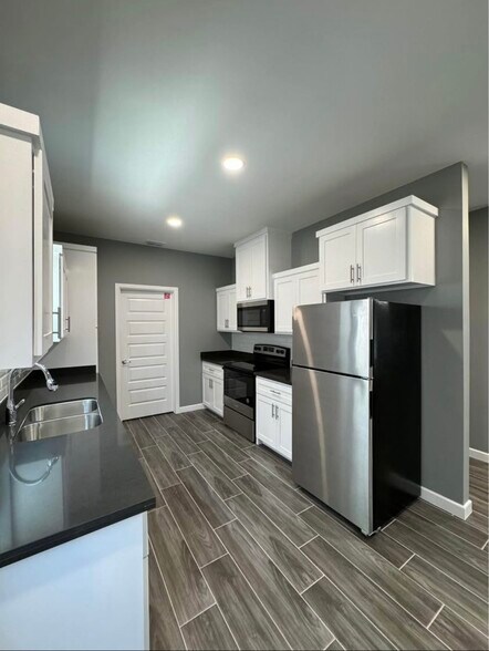Building Photo - 1808 Angelina Dr