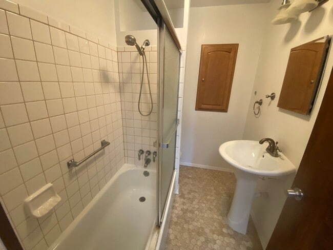 Building Photo - BRIDGETOWN - Charming 4 bedroom home w lots of living space.  1 car gar.  deck.