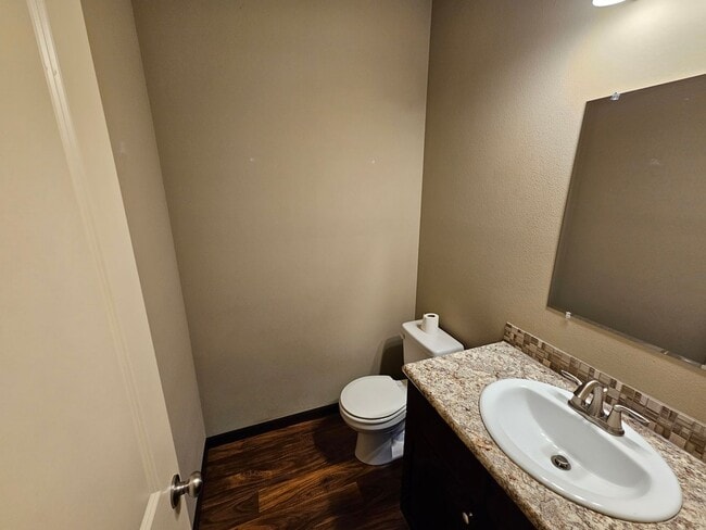 Building Photo - 713 Park Ln