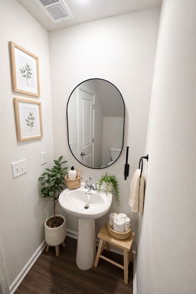 Building Photo - 5 Bedroom Home in Meadow Springs