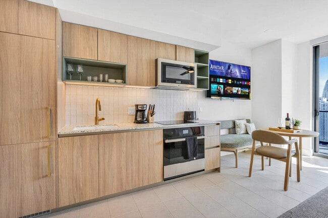 Building Photo - 601 NE 1st Ave