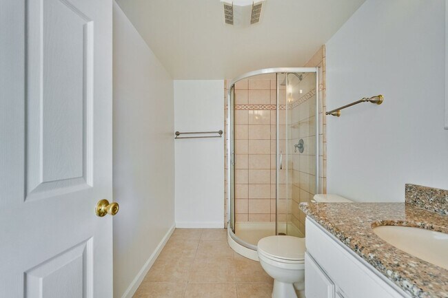 Building Photo - Spacious 4 Bed 3 Bath Home in Highly Desir...