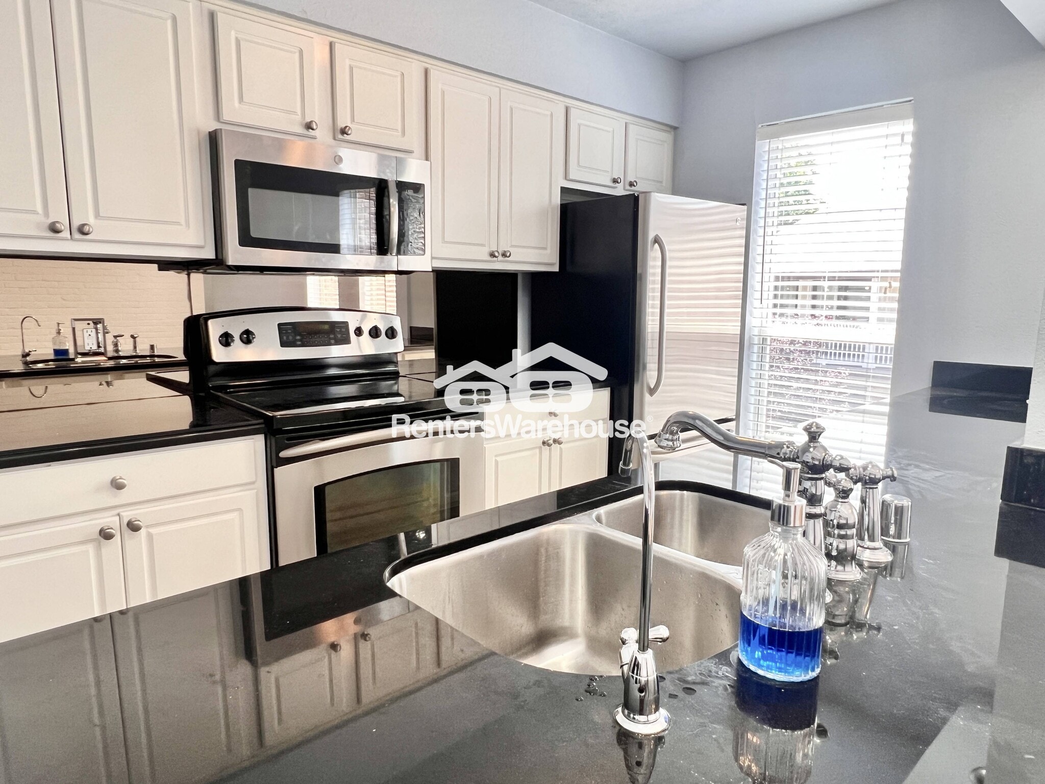 Building Photo - 5928 Sandhurst Ln