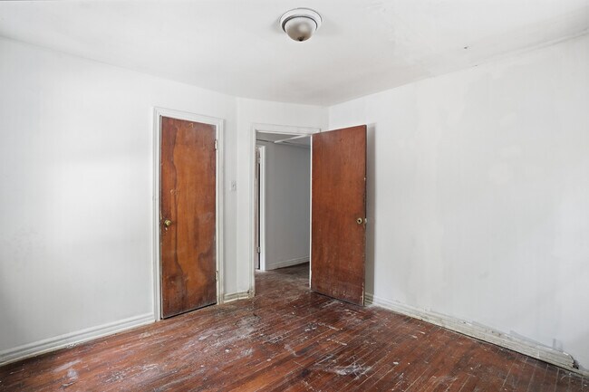 Building Photo - 7827 Rugby Ave