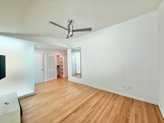 Building Photo - Luxurious 4BD, 3BA Raleigh Home with Fence...