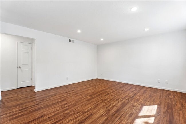 Building Photo - 1833 Fremont Ct