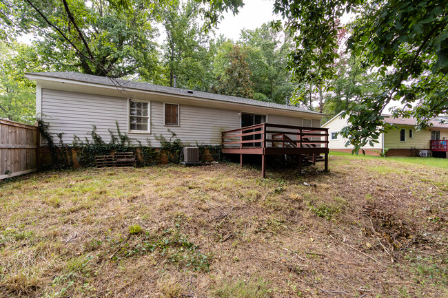 Building Photo - 4713 Belle Plaine Dr