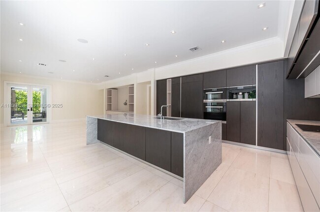 Building Photo - 680 Destacada Ave