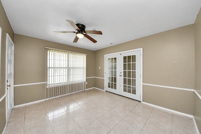 Building Photo - 811 Hillcrest Dr