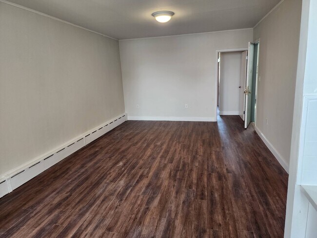 Building Photo - 6410 Myrtle Ave