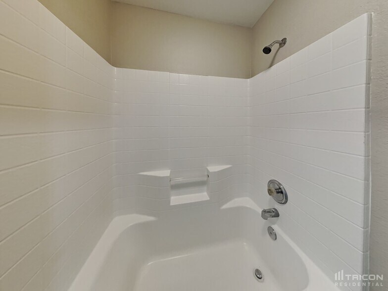 Building Photo - 1933 Desert Sage Ave