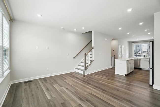 Building Photo - Modern City Living Near Uptown Charlotte