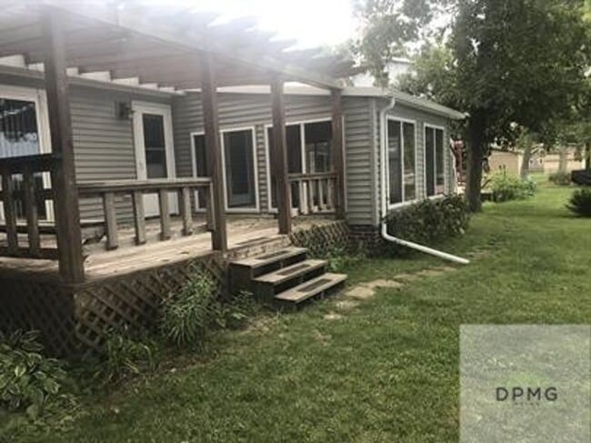 Primary Photo - 9310 Oakdale Dr
