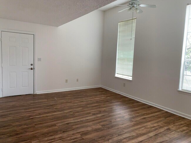 Building Photo - 1335 Crystal Way