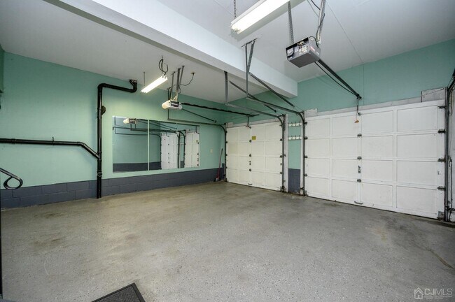 Building Photo - 2902 Madaline Dr