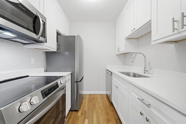 Building Photo - 11 Schubert St