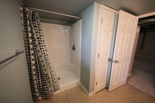 Building Photo - 4317 Sunshine Dr