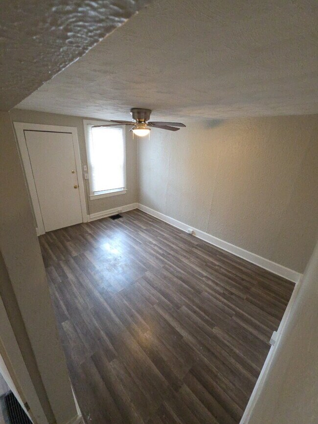 Building Photo - Cozy 2-Bedroom, 1-Bath Home in North St. Louis