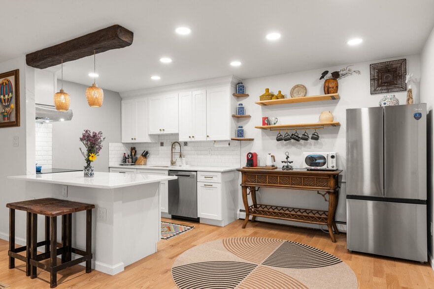 Building Photo - 48 Llanfair Rd