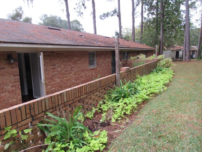 Building Photo - Brick Home in Old Wood Valley