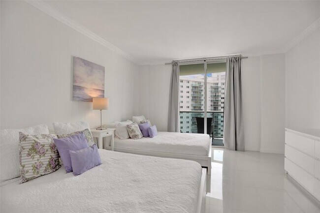 Building Photo - 19390 Collins Ave