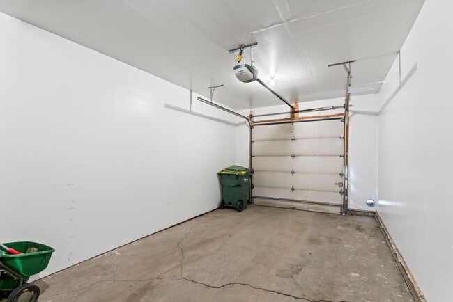 Building Photo - 9101 Lakehurst Dr