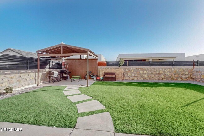 Building Photo - 12820 Linstead Ave