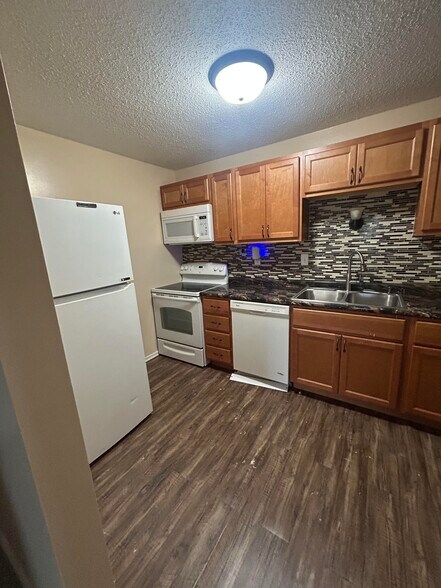 Kitchen - 1233 Guelbreth Ln