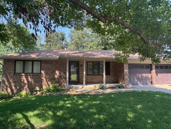 Primary Photo - Beautiful walk-out house in SOUTH Lincoln