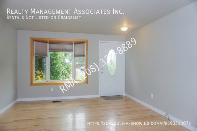 Building Photo - 1045 E Victory Rd