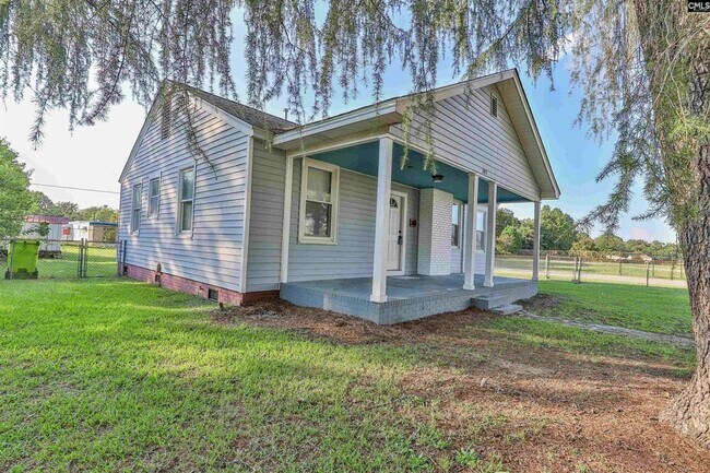 Building Photo - Adorable 3BR/1.5BA Renovated Bungalow Near...